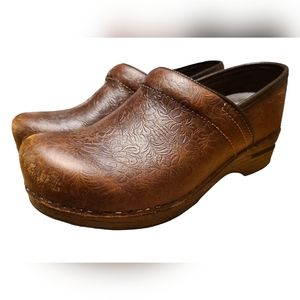 Dansko XP Professional Brown Leather Floral Clogs Womans Size EU 38 7-7.5